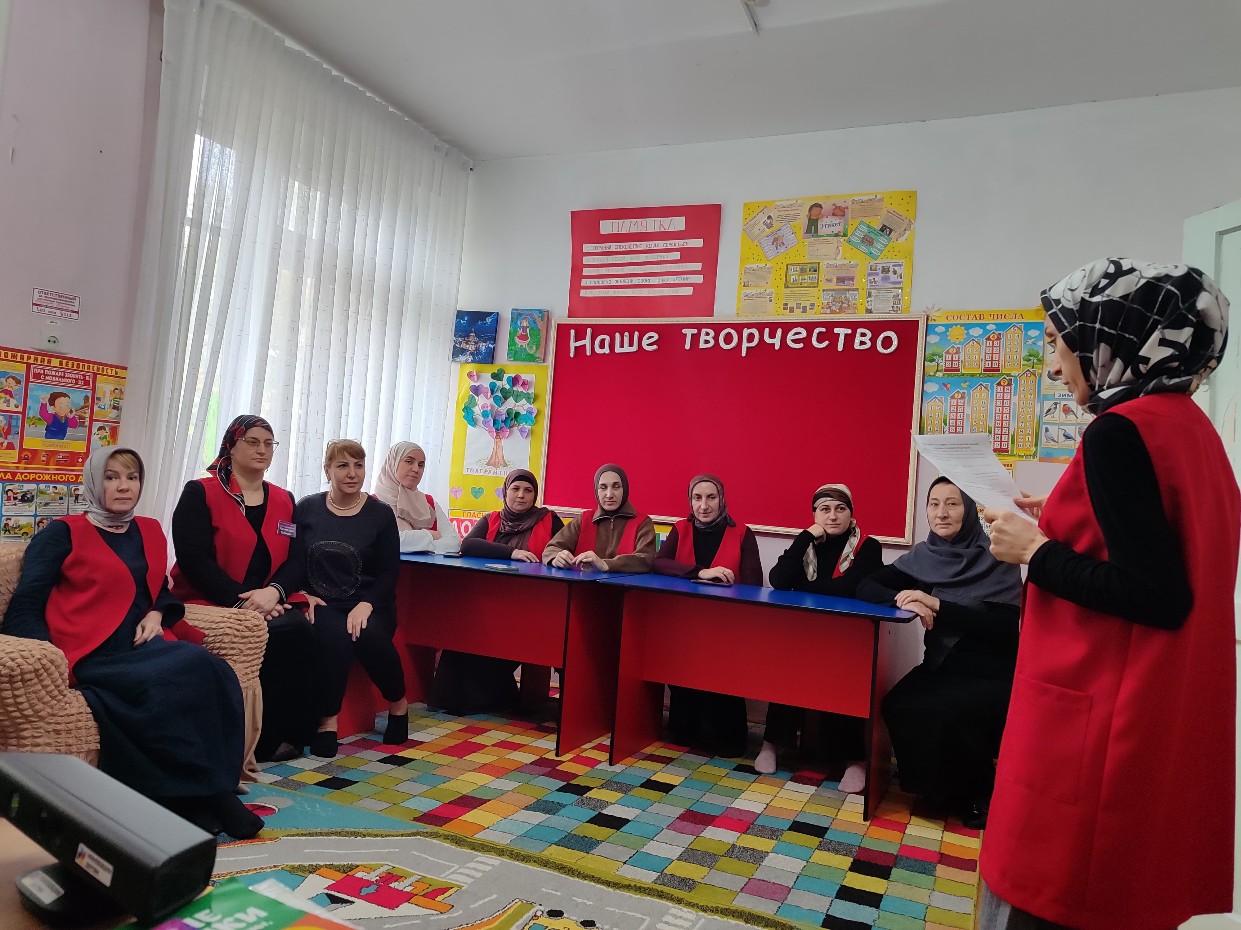 Сегодня на лекции "Зависимость от телефонов у детей и подростков" специалист по работе с семьей поделилась эффективными методами борьбы с этой проблемой.