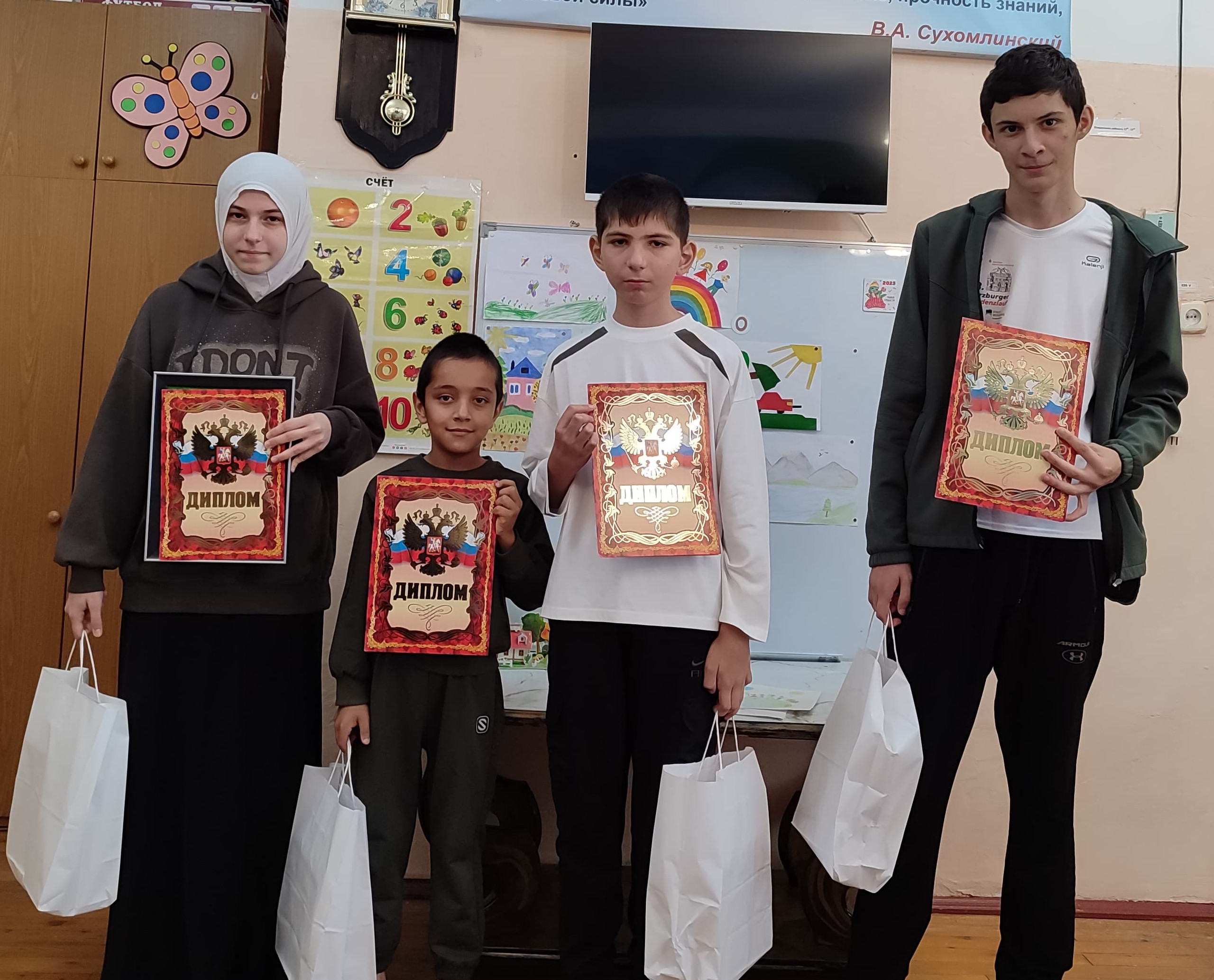 Итоги первого этапа конкурса детских рисунков на тему "Мир вокруг меня"