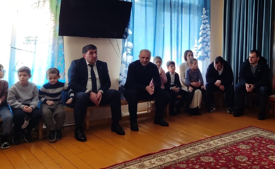 В рамках Всероссийской акции «Российский детский Дед Мороз» активисты Совета Первых города Кизилюрта посетили реабилитационный центр г. Кизилюрт.