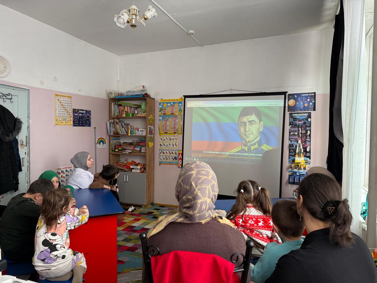 Реабилитационном центре для детей с ограниченными возможностями г. Кизилюрт организовали просмотр анимационных комиксов проекта «Живой карандаш» («ВОВекиСВОи»)